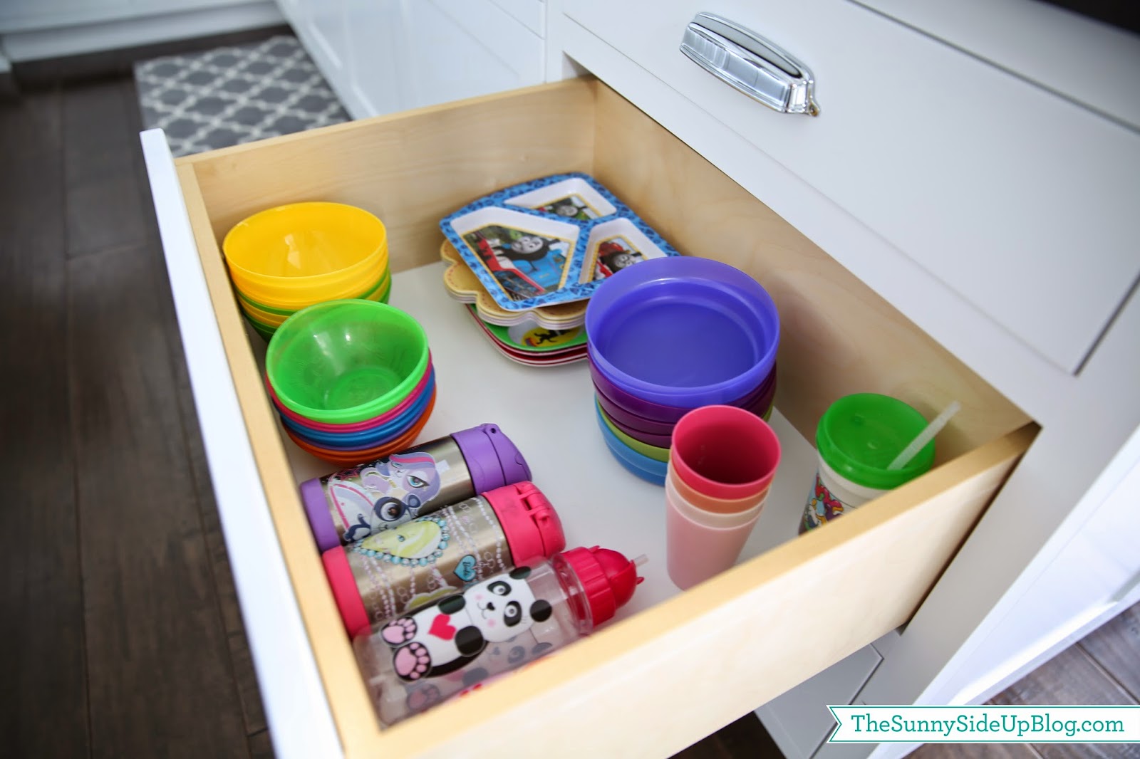 https://www.thesunnysideupblog.com/wp-content/uploads/2014/04/kids-cup-and-plate-drawer.jpg