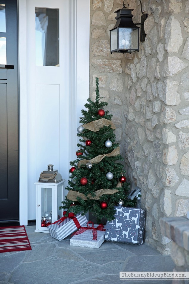 christmas-tree-on-front-porch