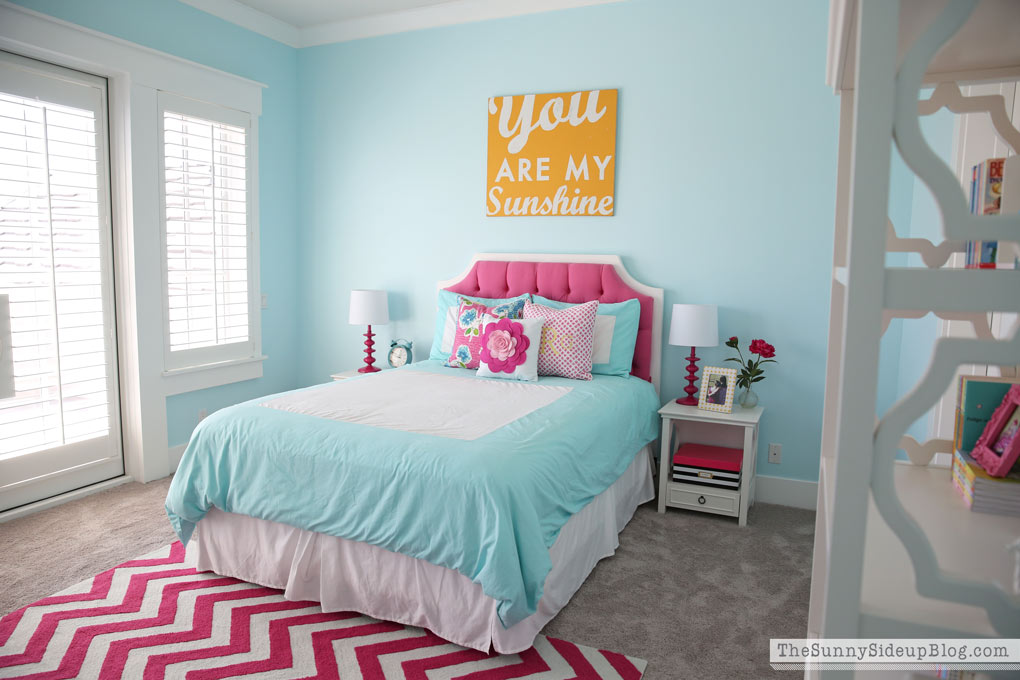 Pink and Aqua Blue Preteen Girls Bedroom
