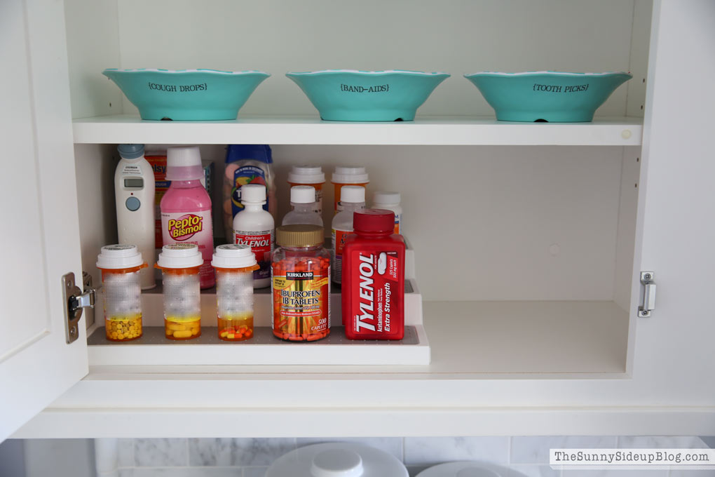 Organize your Medicine Cabinet - Fashionable Hostess