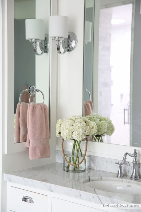 Bathroom Decor (a pop of pink!) - The Sunny Side Up Blog