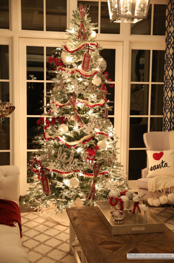 Christmas Homes at Night Tour! - The Sunny Side Up Blog
