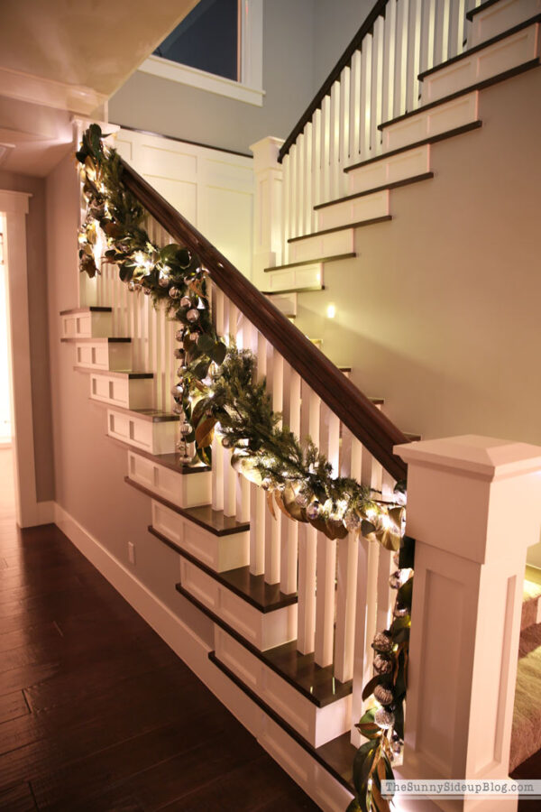 Christmas Homes at Night Tour! - The Sunny Side Up Blog