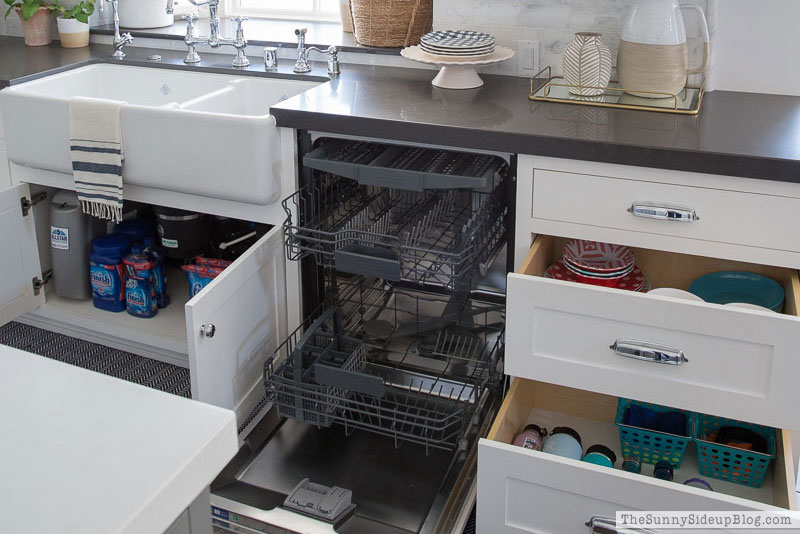 Organized kitchen sink drawer - The Sunny Side Up Blog