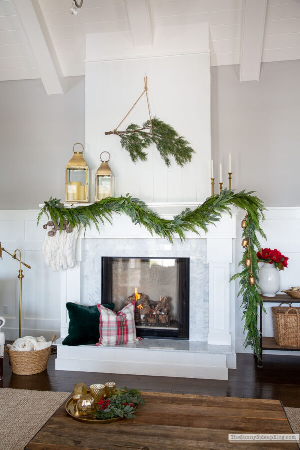 Christmas Mantel & Weekend Sales - The Sunny Side Up Blog