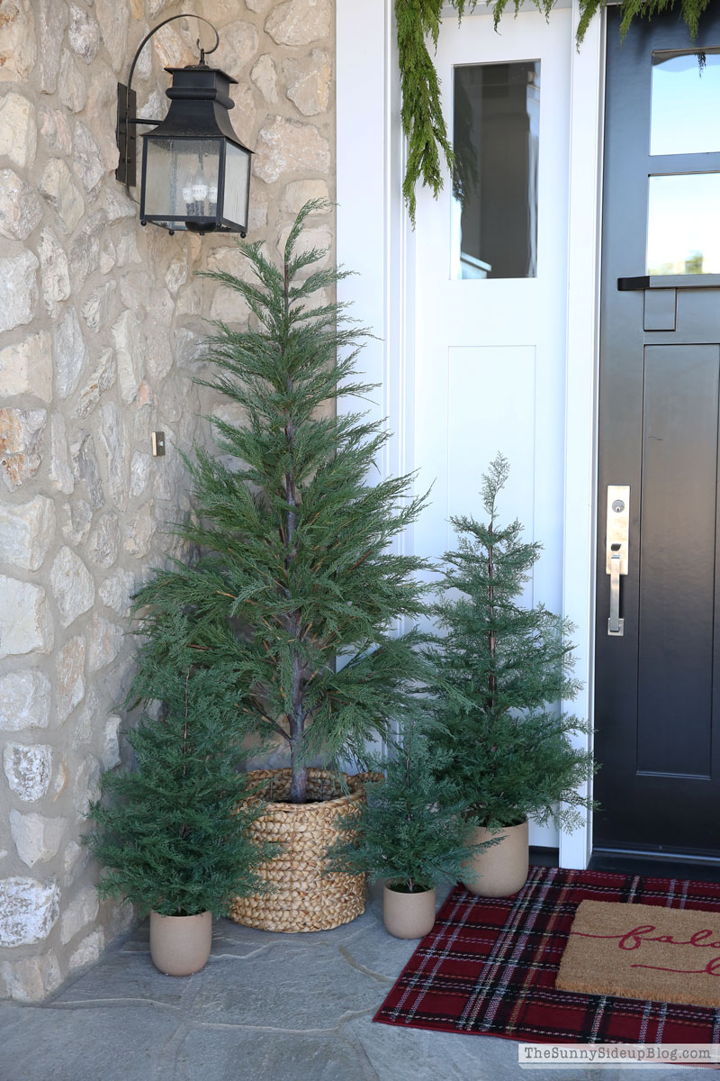 Festive Christmas Porch - The Sunny Side Up Blog