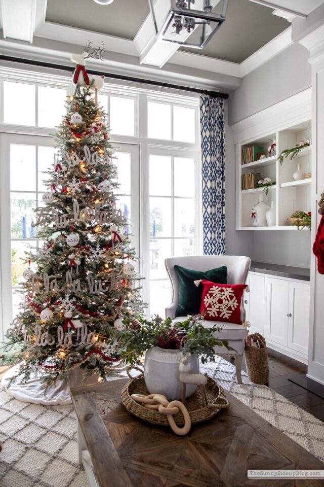 Christmas Living Room - The Sunny Side Up Blog