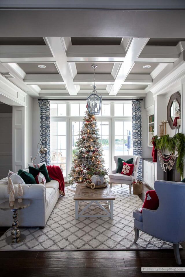 Christmas Living Room - The Sunny Side Up Blog