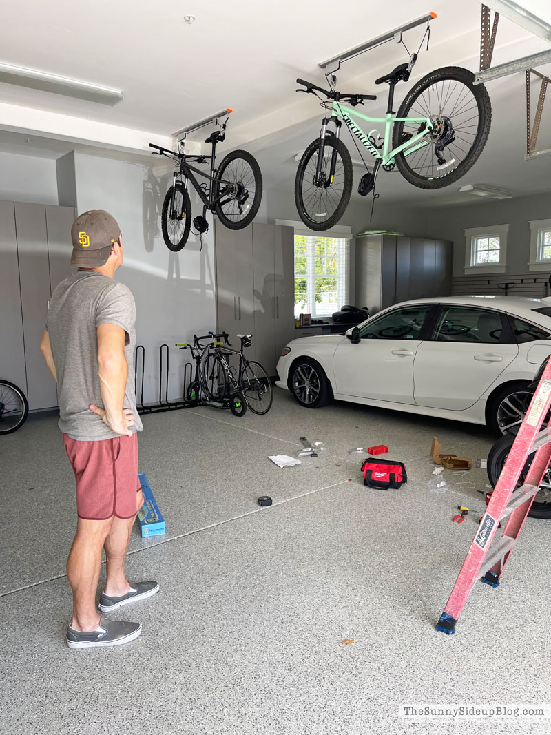 Appendi la bici in casa!  Bike hanger, Bike storage garage, Bike