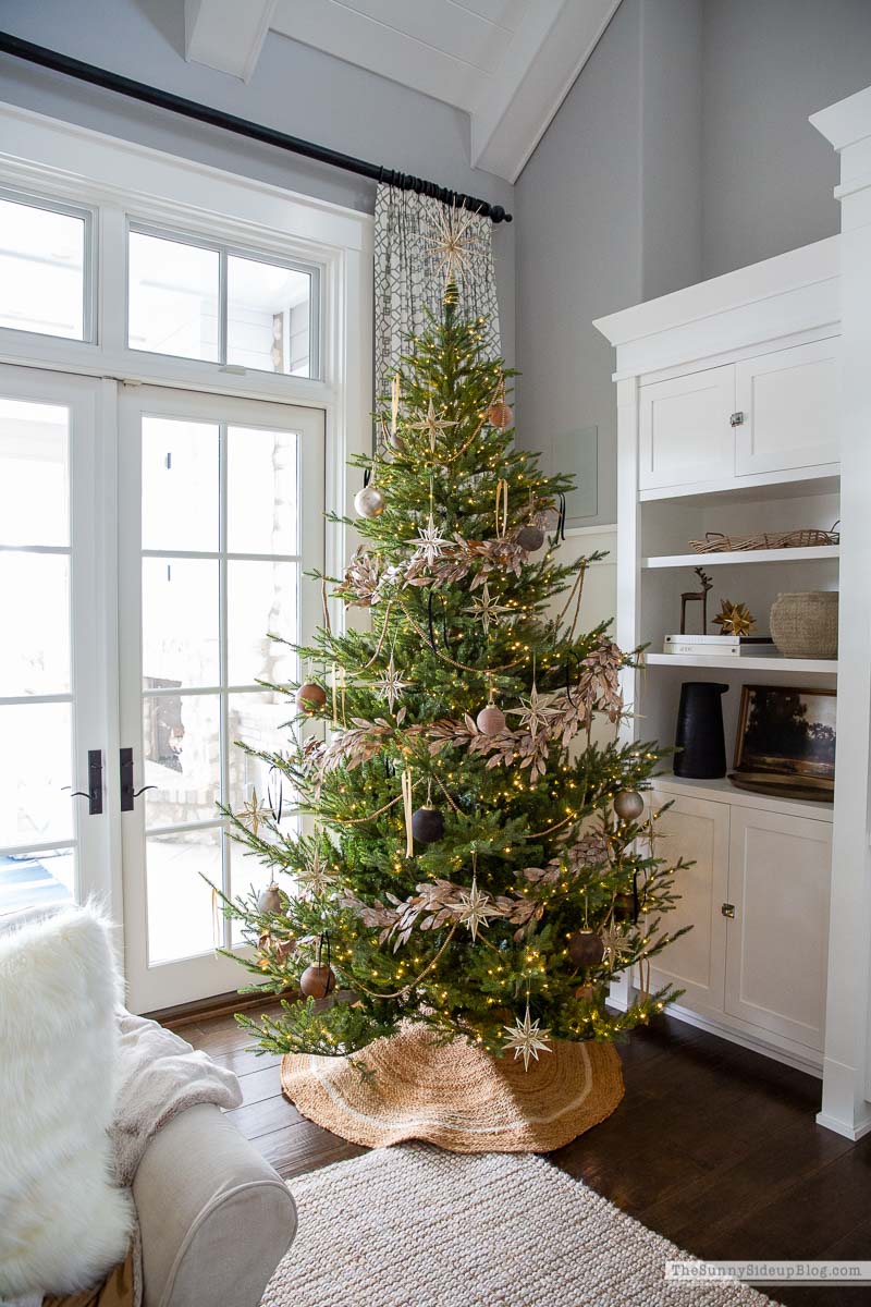 Woodsy Glam Christmas Tree (and favorite holiday pillows!) - The Sunny Side  Up Blog